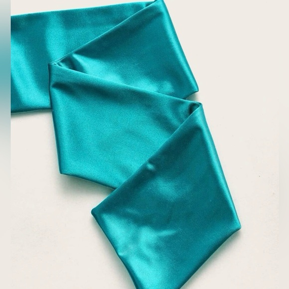 twist front cut out tie back satin tube top - Picture 4 of 4